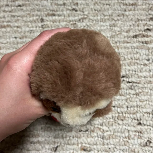 🦥AURORA: Small sloth plush with a heart “Hugs” saying. - Picture 5 of 8